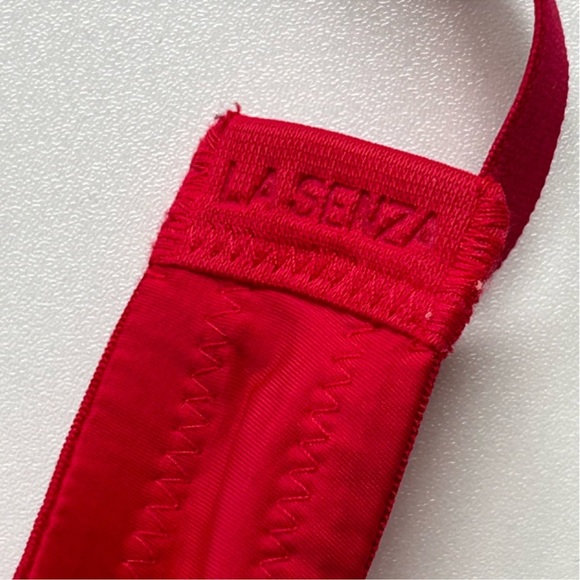 Set of 2 Bras Size 36C - Picture 13 of 16